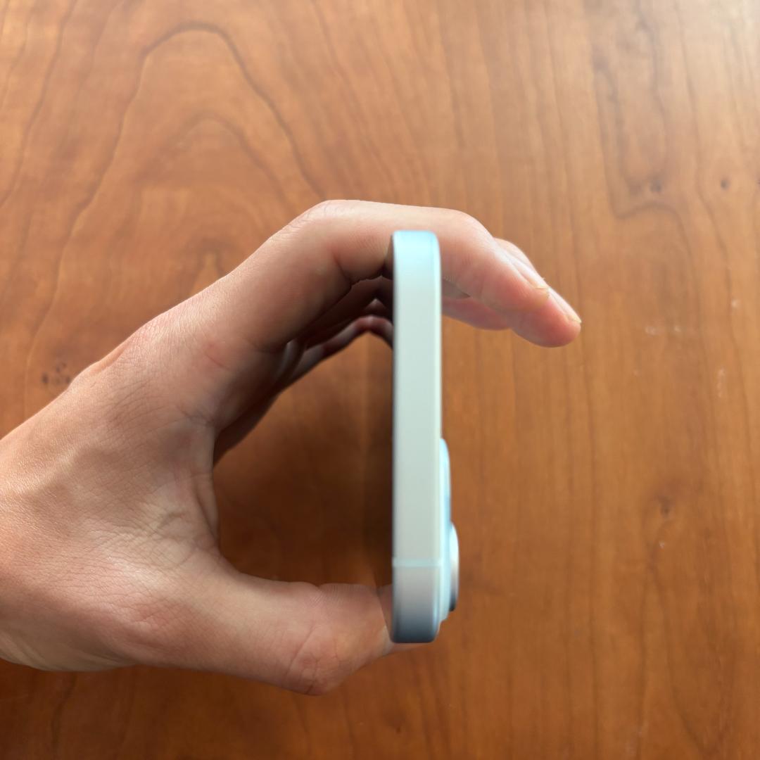 iPhone 15 ブルー　128GB　iphone本体