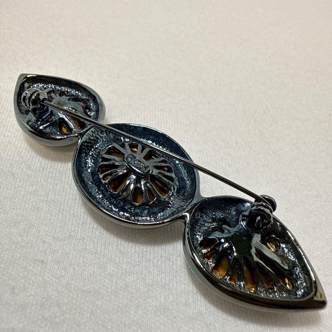 YSL イヴサンローラン ブラック レッド カラーストーン ブローチ