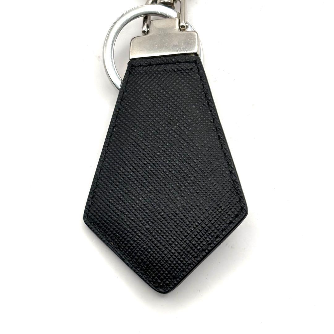 プラダ キーホルダー キーリング 三角ロゴ サフィアーノレザー ブラック 箱