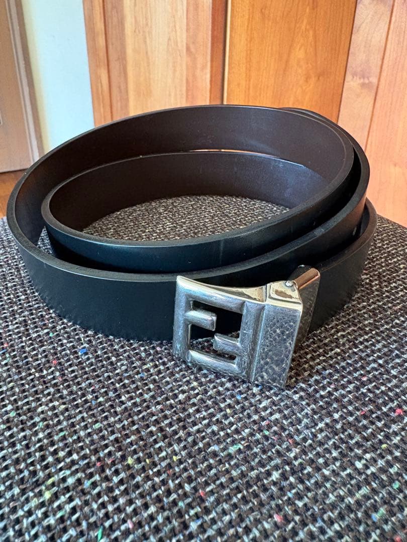じ*ん様 FENDI 黒 レザーベルト