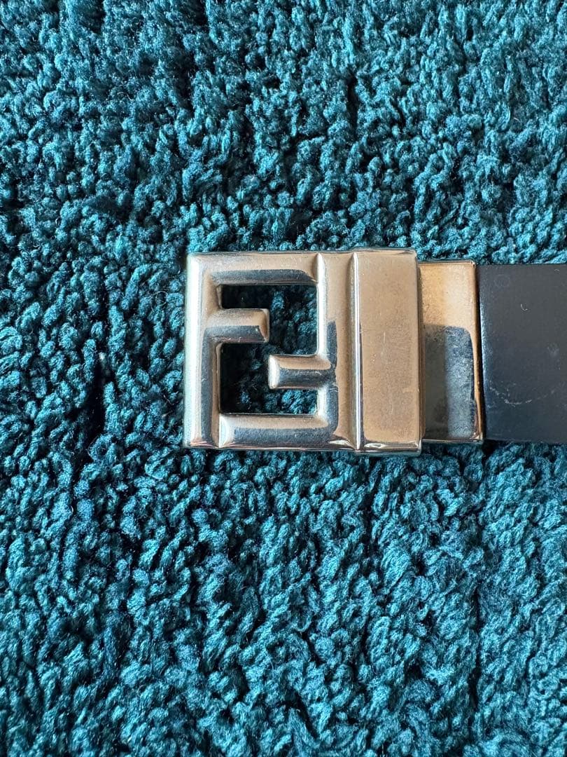 じ*ん様 FENDI 黒 レザーベルト