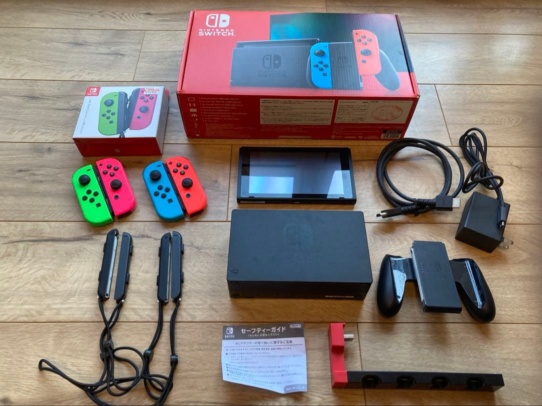 Nintendo Switch 本体＋ジョイコン4つ＋充電スタンド付き