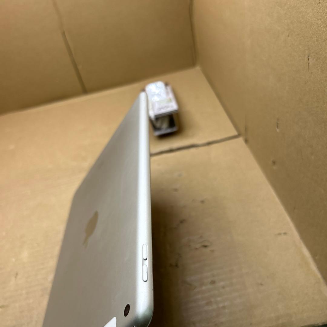 iPad 32GB cellular+wifi 第７世代　バッテリー100%