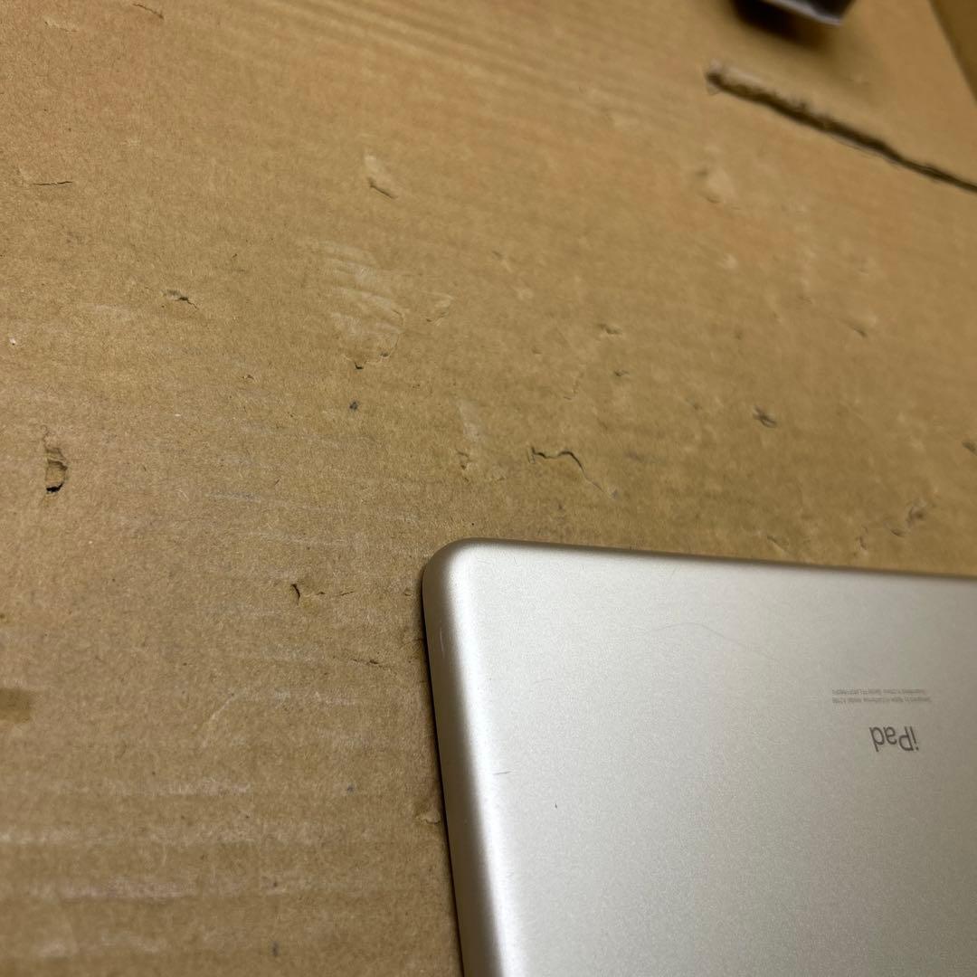 iPad 32GB cellular+wifi 第７世代　バッテリー100%