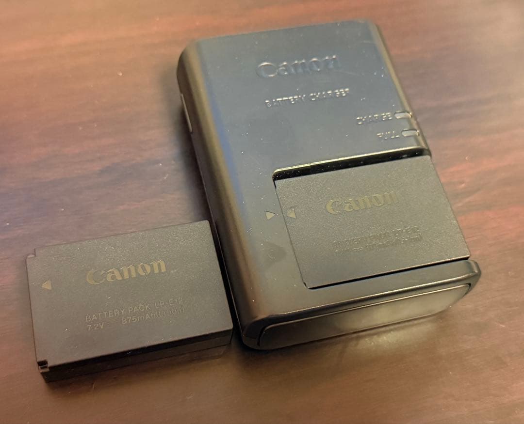 Canon EOS Kiss M ダブルレンズキット ホワイト