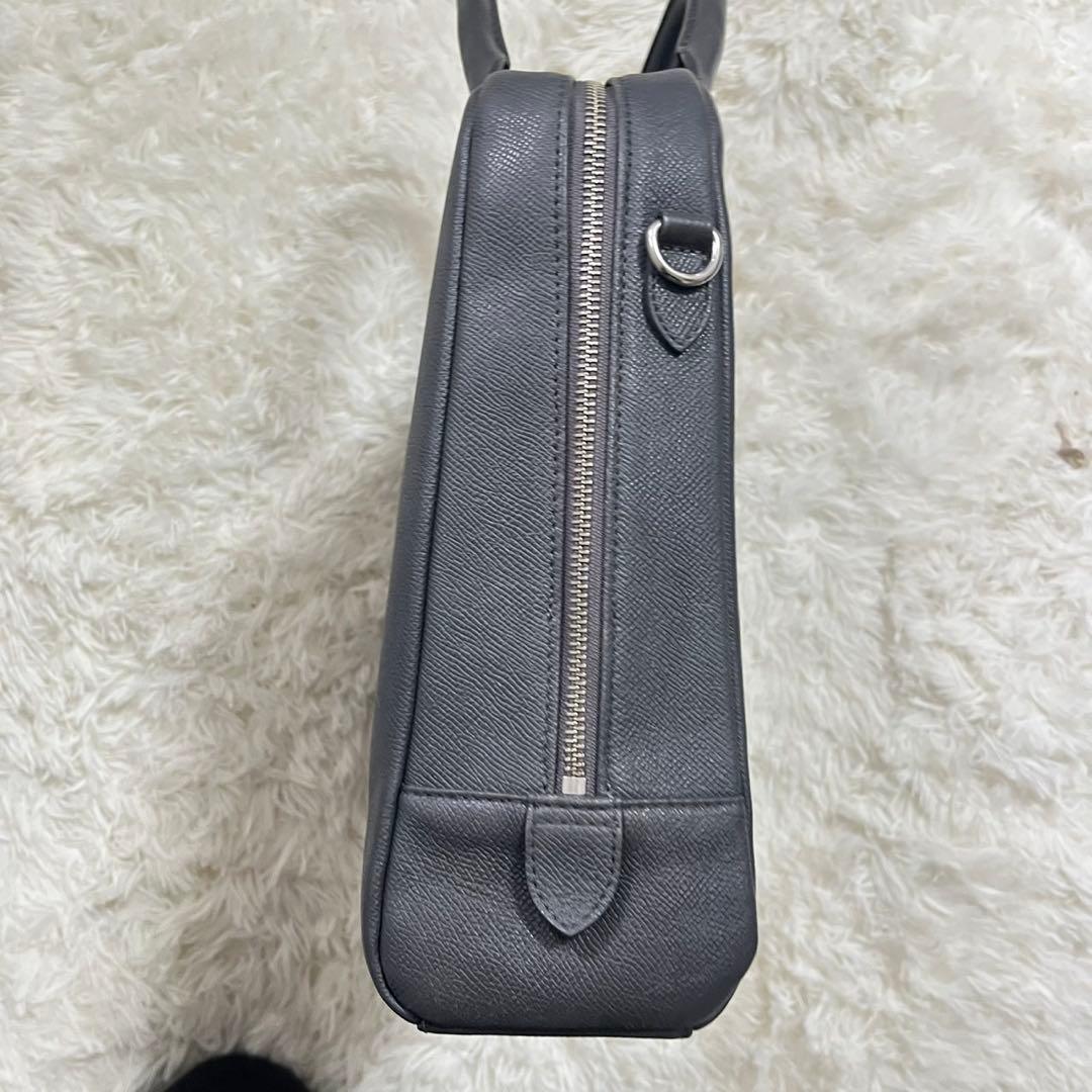ペッレモルビダ PELLE MORBIDA デッキナイン deck9 一室