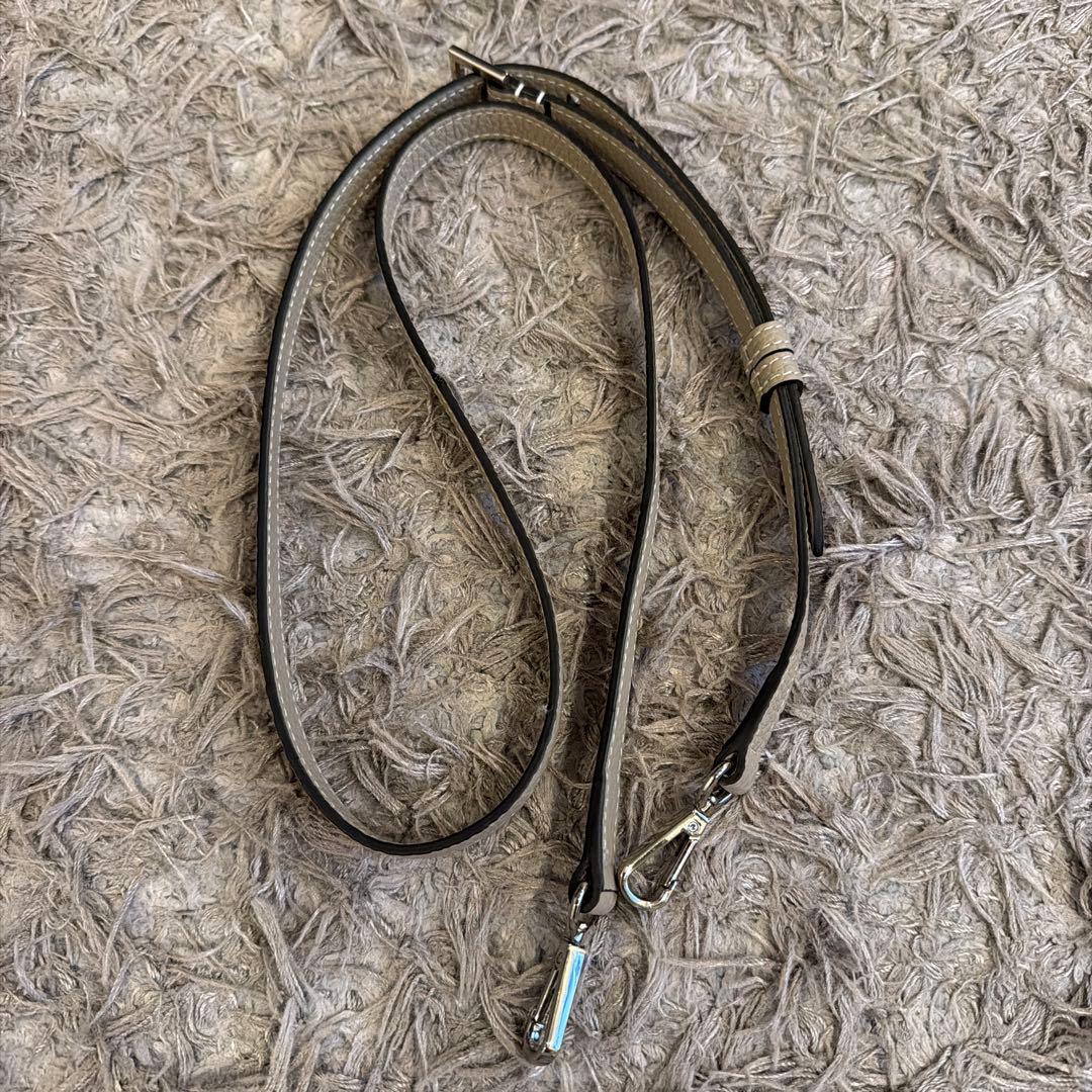 美品　ボナベンチュラ iPhone 15 Pro ケース ストラップ