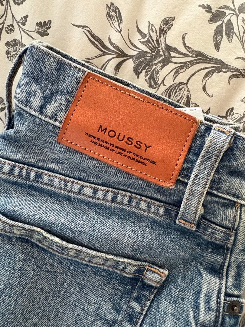 【美品】2025年製MOUSSY マウジー MVSフレアデニム 24インチBLU