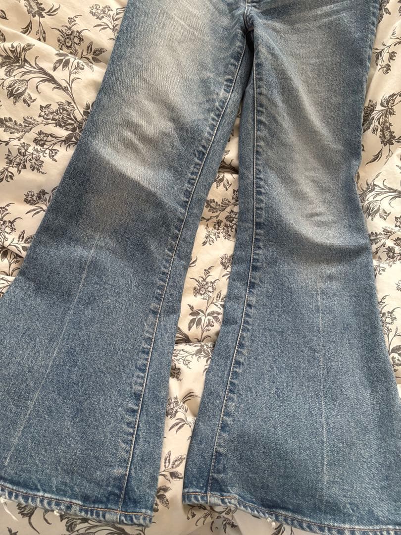 【美品】2025年製MOUSSY マウジー MVSフレアデニム 24インチBLU