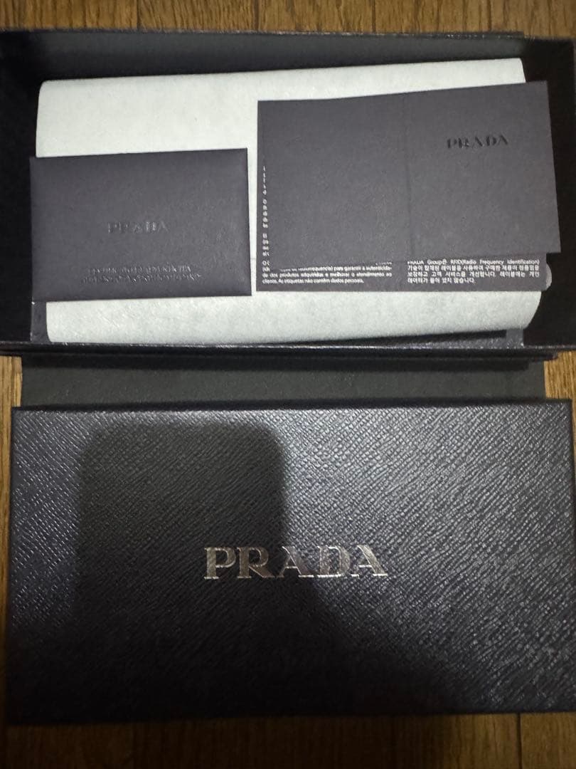PRADA 長財布　プラダ ラウンドファスナー　サフィアーノ