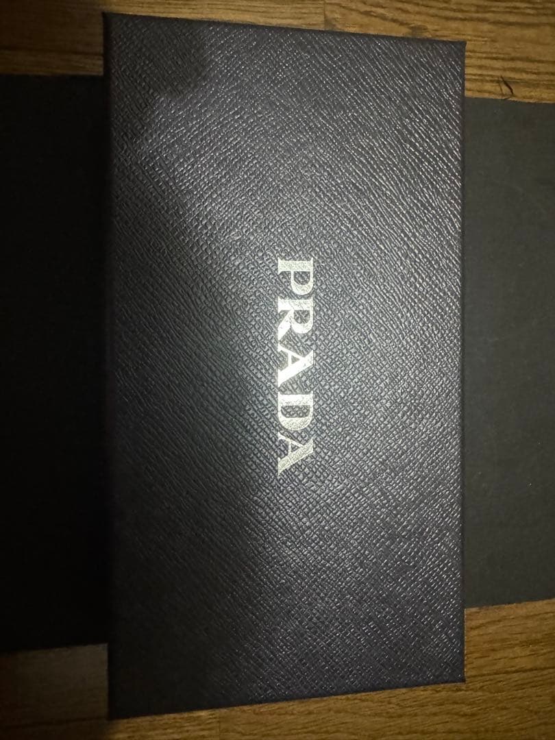 PRADA 長財布　プラダ ラウンドファスナー　サフィアーノ