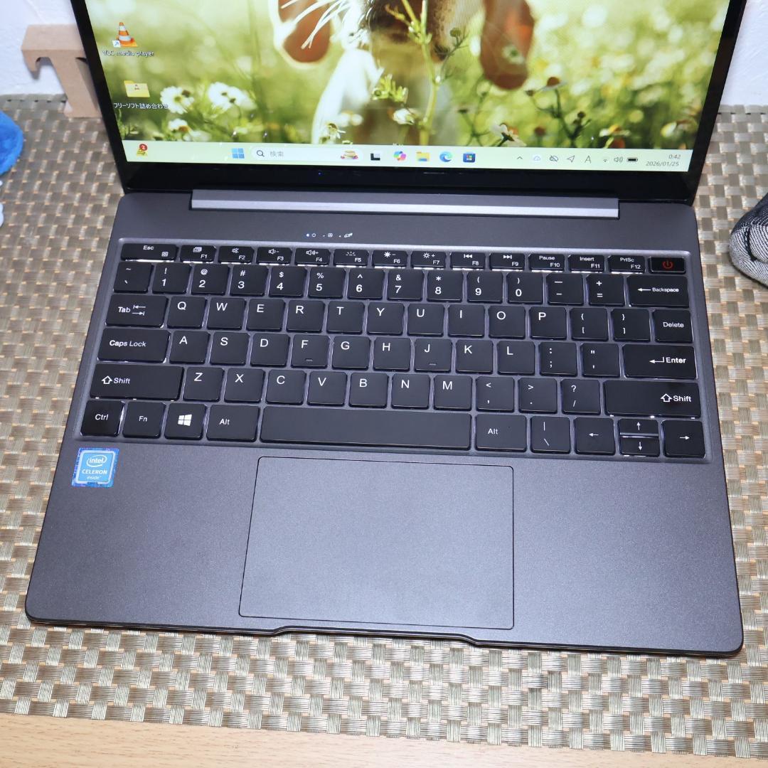 ほぼ新品Win11公式対応/メ8G/SSD/高画質液晶/無線/カメラ/TypeC