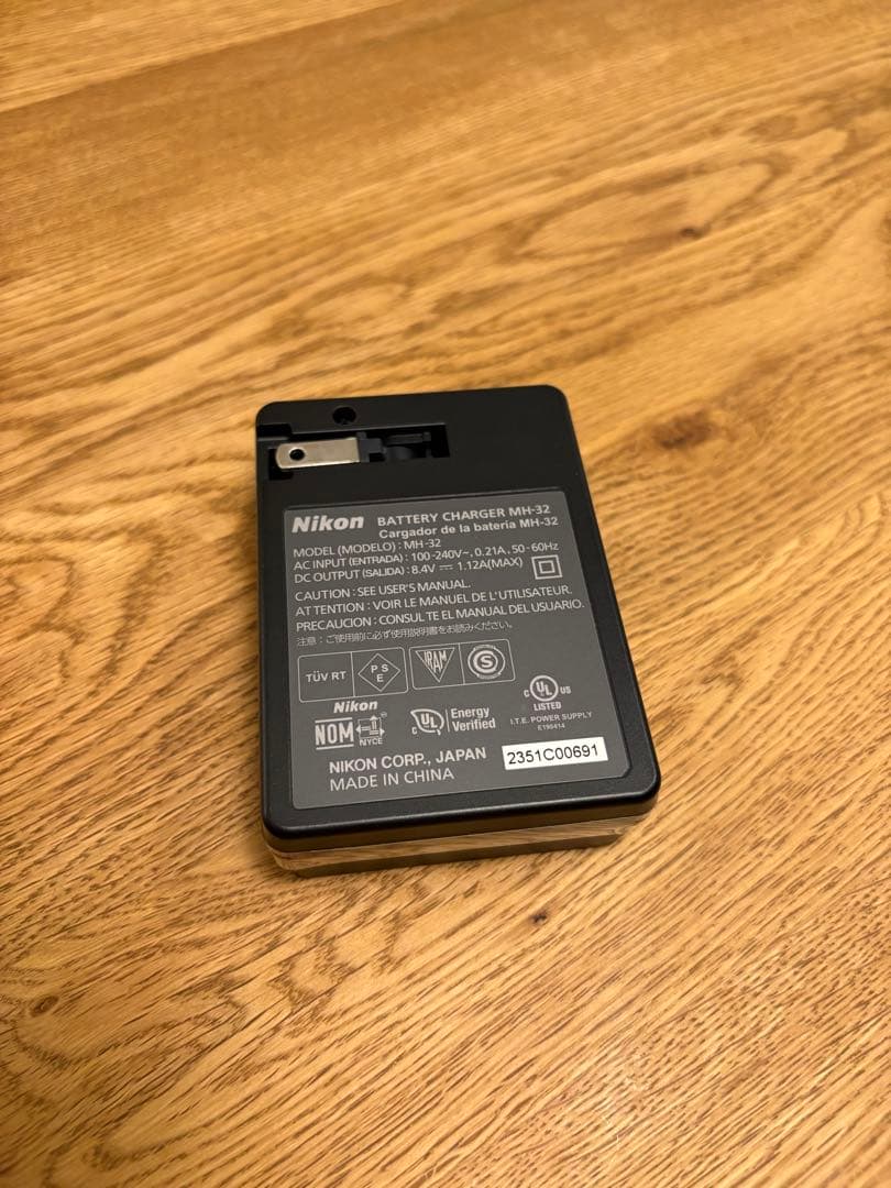 【ショット数686回】Nikon Z fc ミラーレス一眼 本体 バッテリー付き