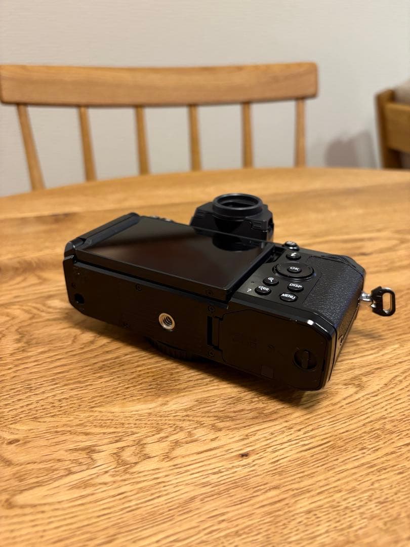 【ショット数686回】Nikon Z fc ミラーレス一眼 本体 バッテリー付き