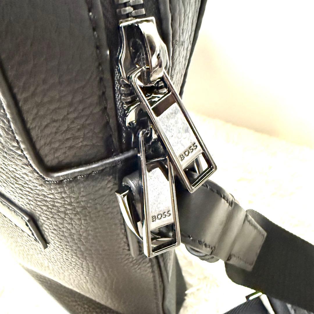 極美品　未使用に近い　ヒューゴボス　メンズ　ビジネスバッグ　ショルダーバッグ