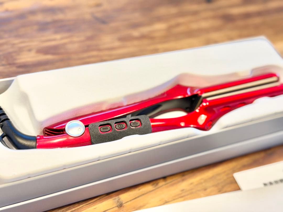 ほぼ新品！11月末購入radiant ヘアアイロン 35mm 誤作動防止カバー付