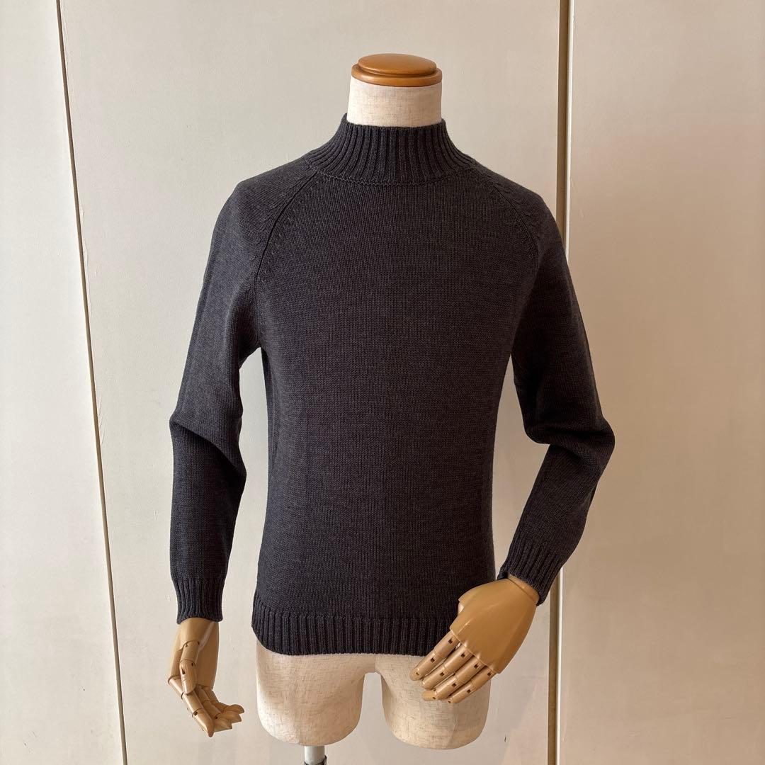 ザノーネ／モックネックニット／5ゲージ／チャコールグレー／44