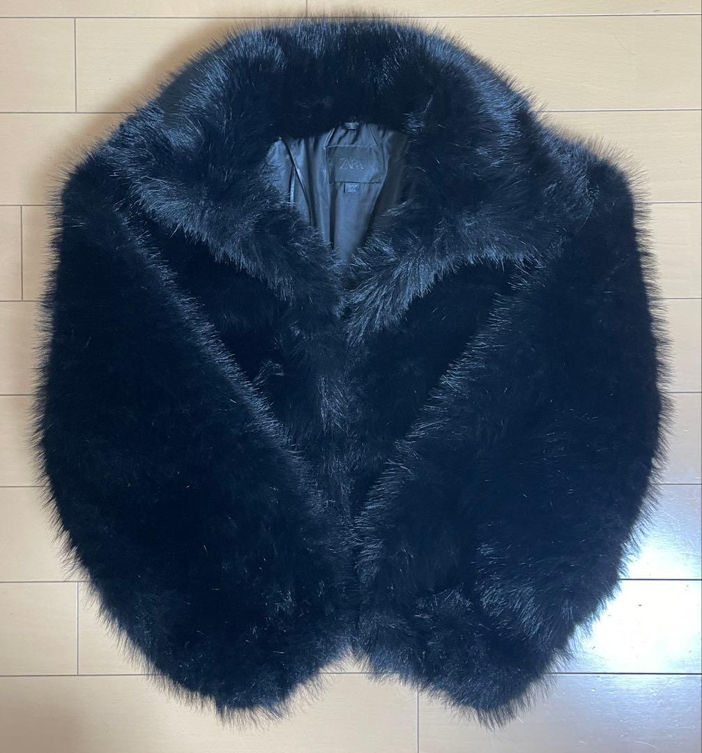 ZARA フェイクファーショートコート(黒)