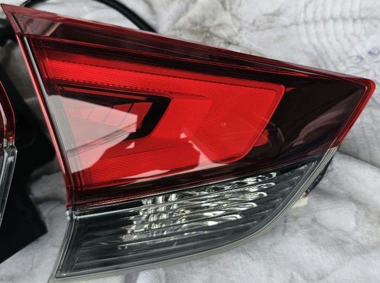 エクストレイルT32 後期テールランプL（助手席側）セット