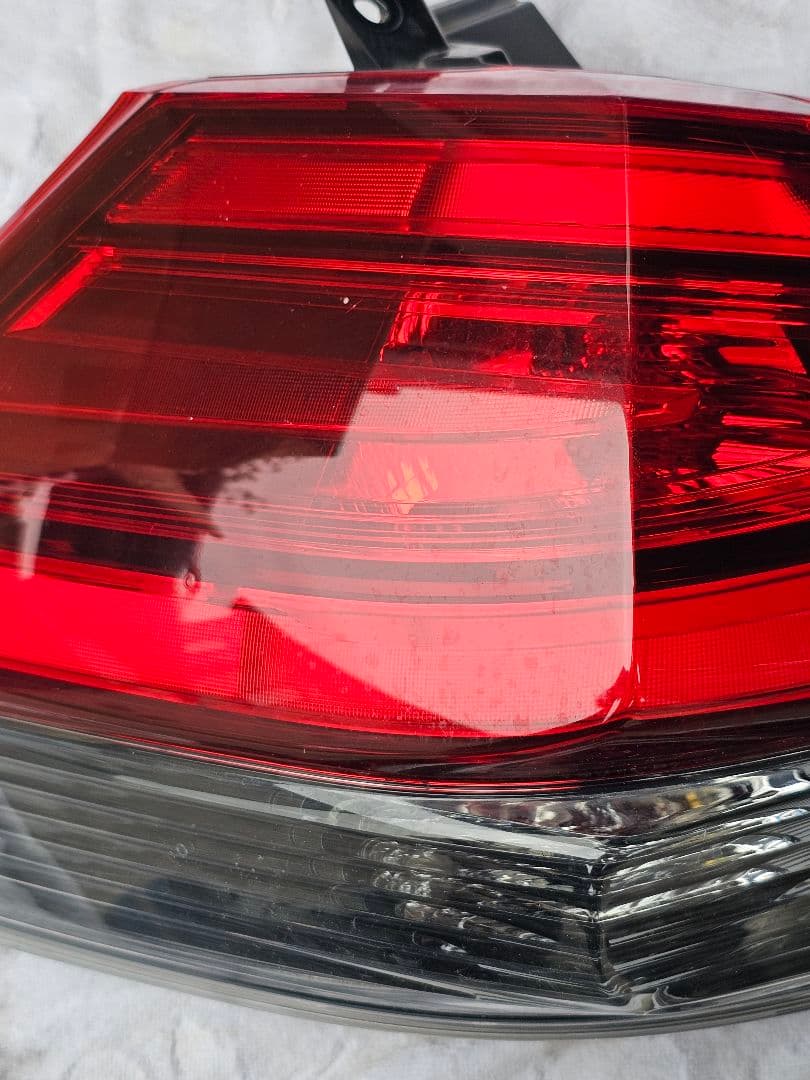 エクストレイルT32 後期テールランプL（助手席側）セット