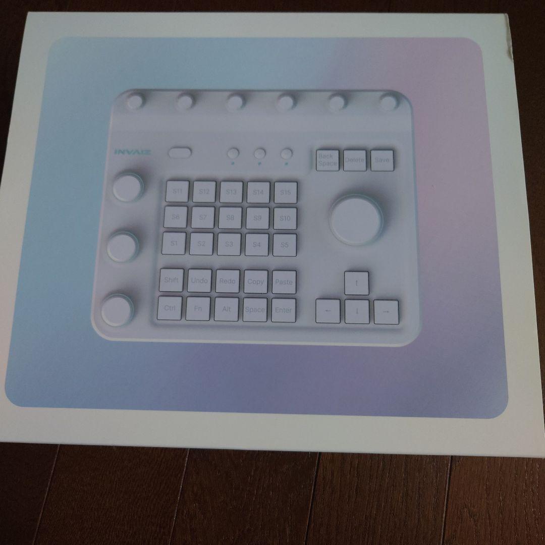 左手デバイス　INVAIZ Grid Pro ホワイト