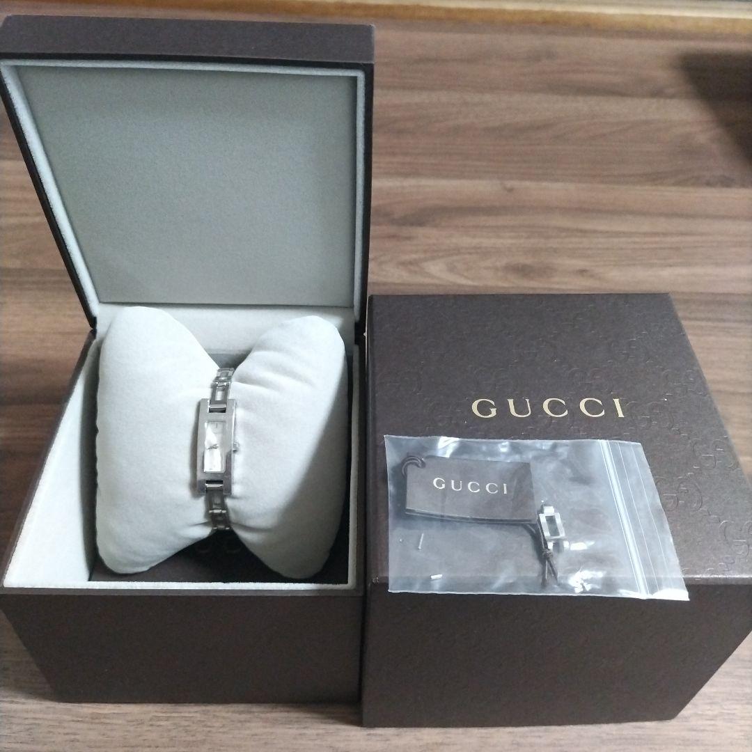 GUCCI シルバー 時計　ブレスレット風