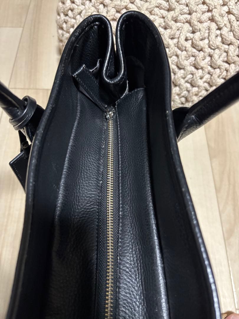 バーニーズニューヨーク ブラックレザートートバッグ