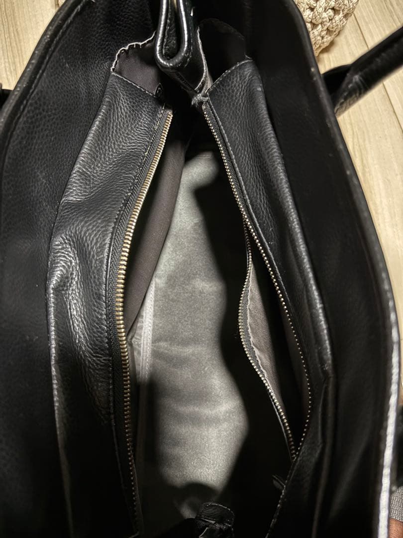 バーニーズニューヨーク ブラックレザートートバッグ