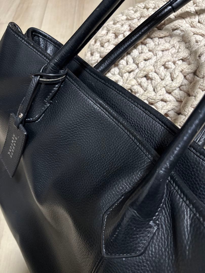 バーニーズニューヨーク ブラックレザートートバッグ