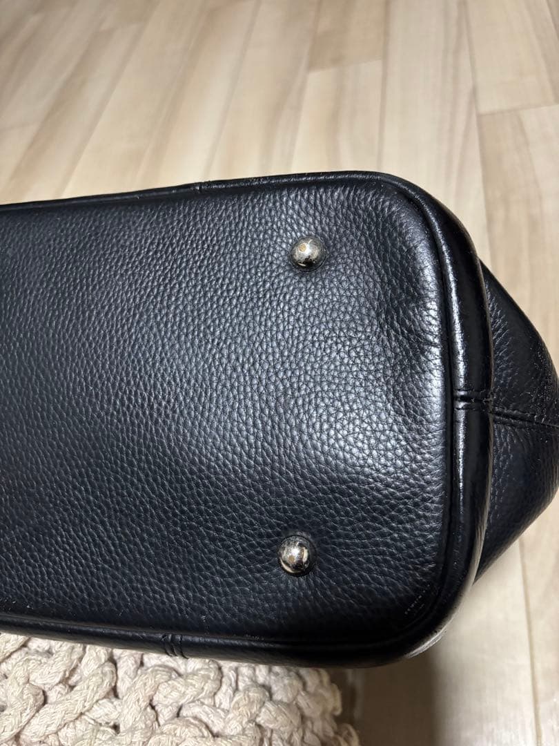 バーニーズニューヨーク ブラックレザートートバッグ