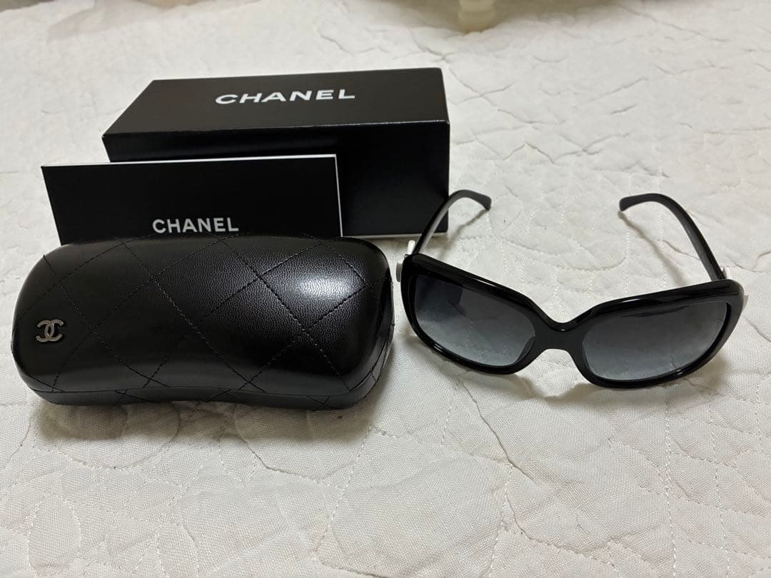 CHANEL ブラック サングラス リボンモチーフ