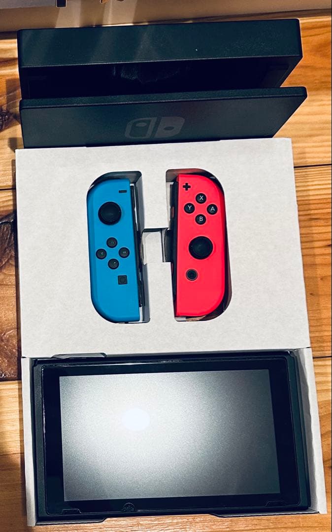 る*中様 Nintendo Switch 本体 青 赤