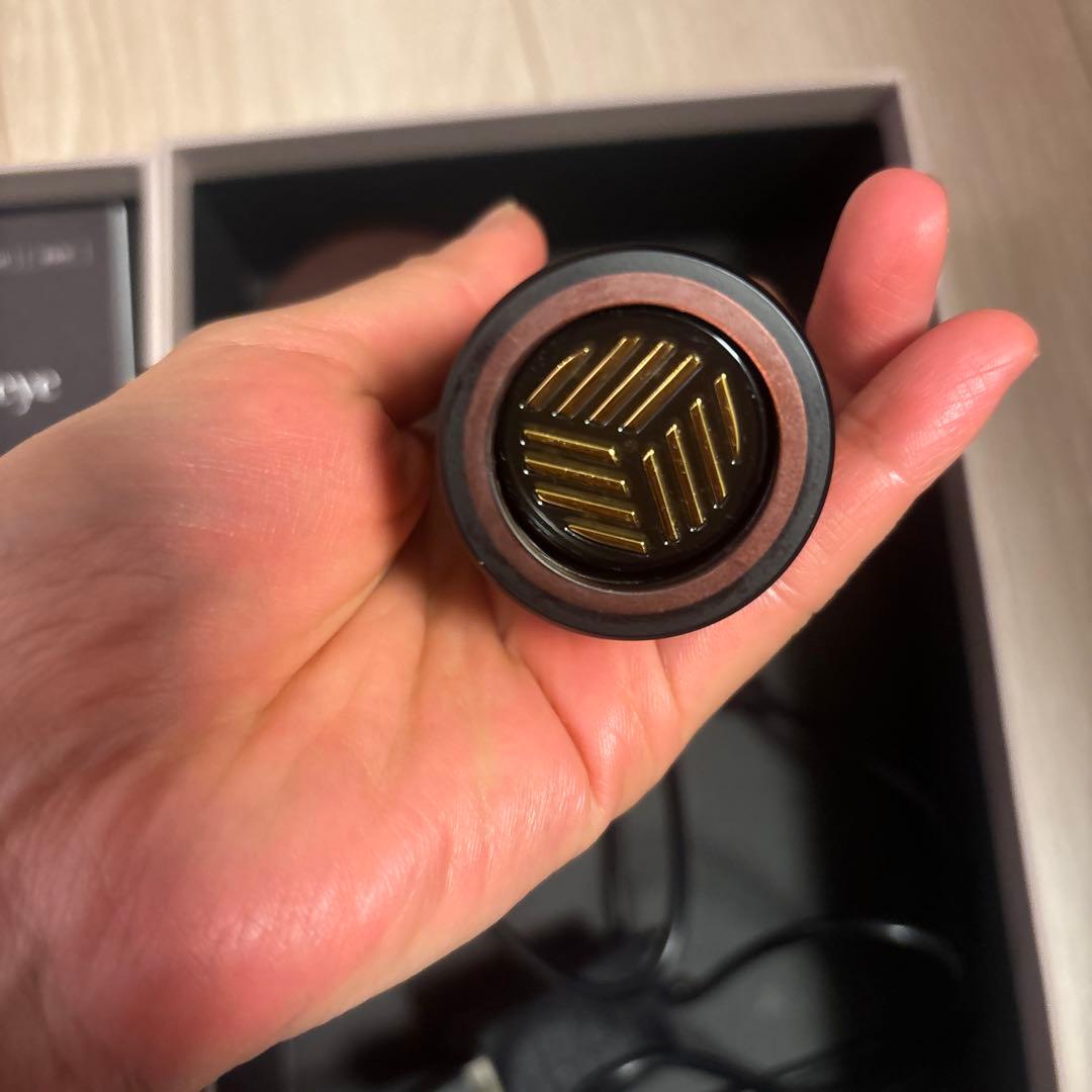 ホルスアイ　美顔器　　ARTISTIC&CO 目元美顔器