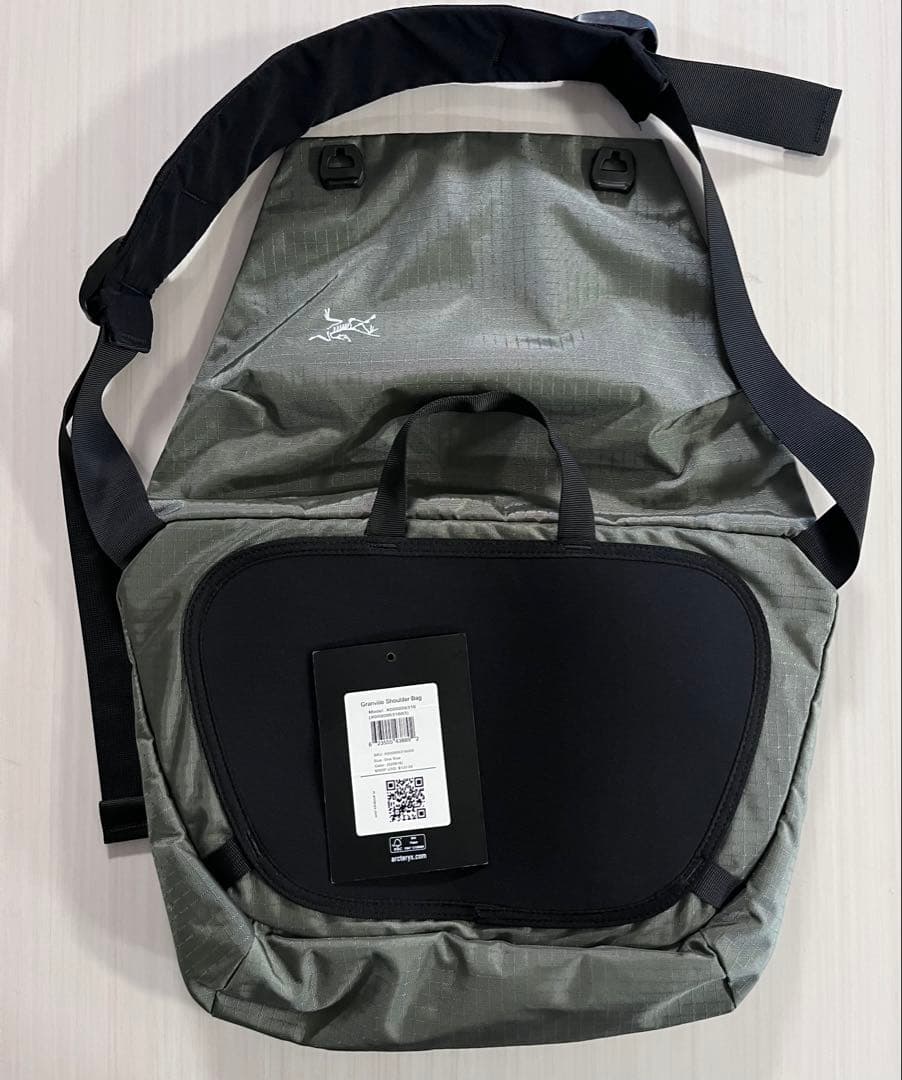 【新品同様】Arc'teryx アークテリクス クーリエ バッグ