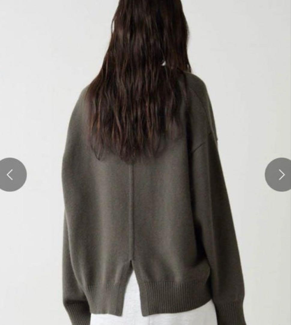 ガリャルダガランテ　バックスリットVニット