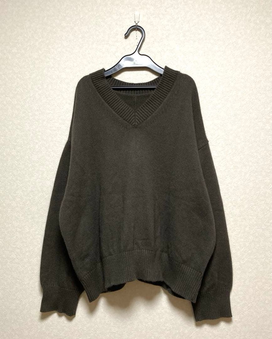 ガリャルダガランテ　バックスリットVニット