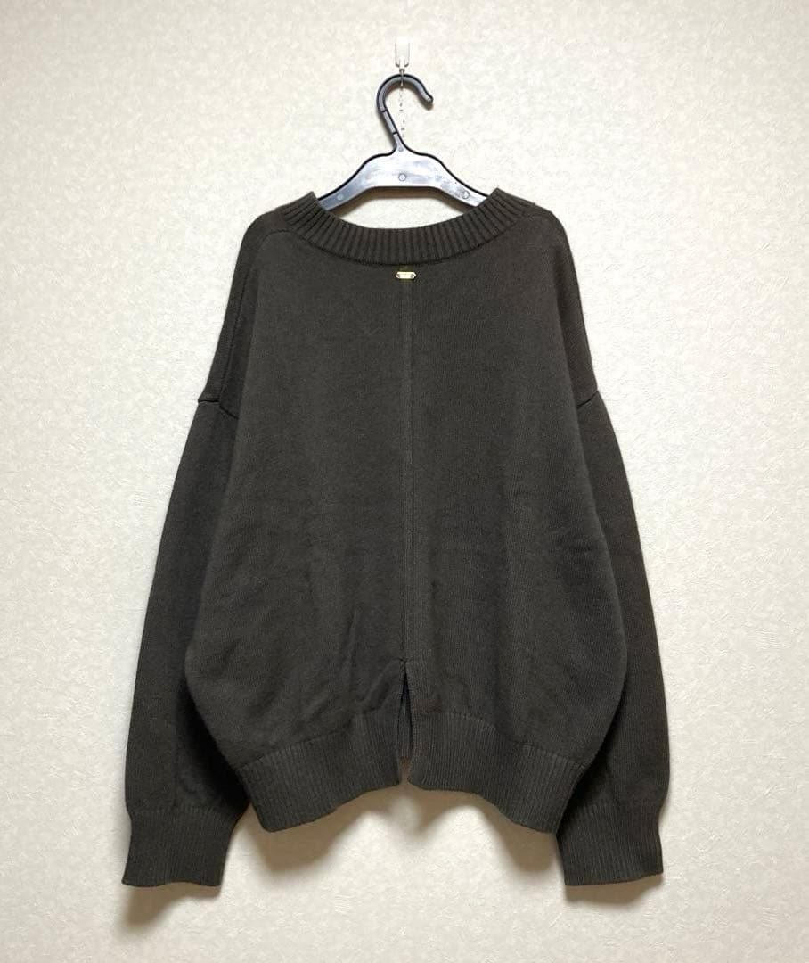 ガリャルダガランテ　バックスリットVニット