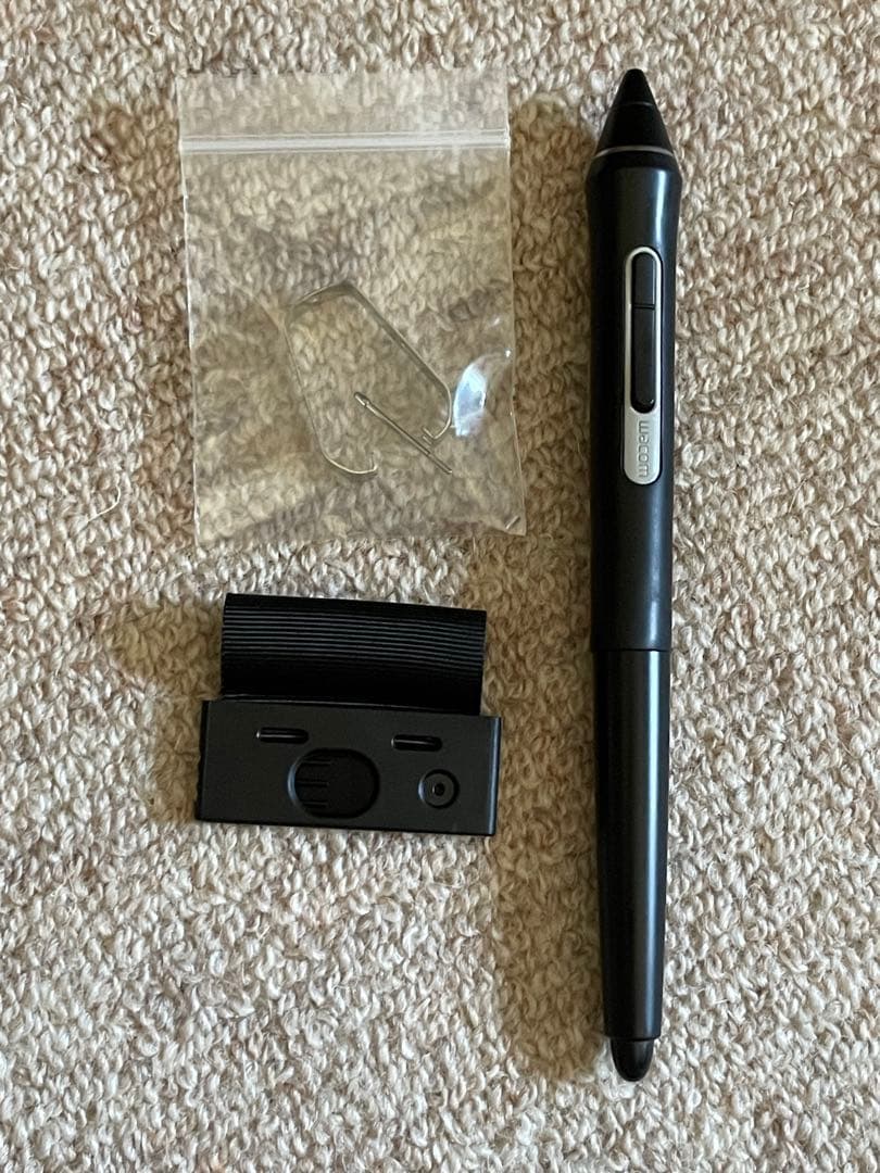 Wacom Cintiq22 液晶ペンタブレット 本体 + 付属品