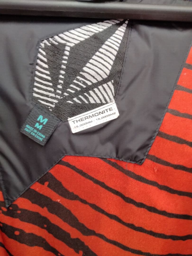 VOLCOM　ダウンスノーボードウェアМサイズ 中古品