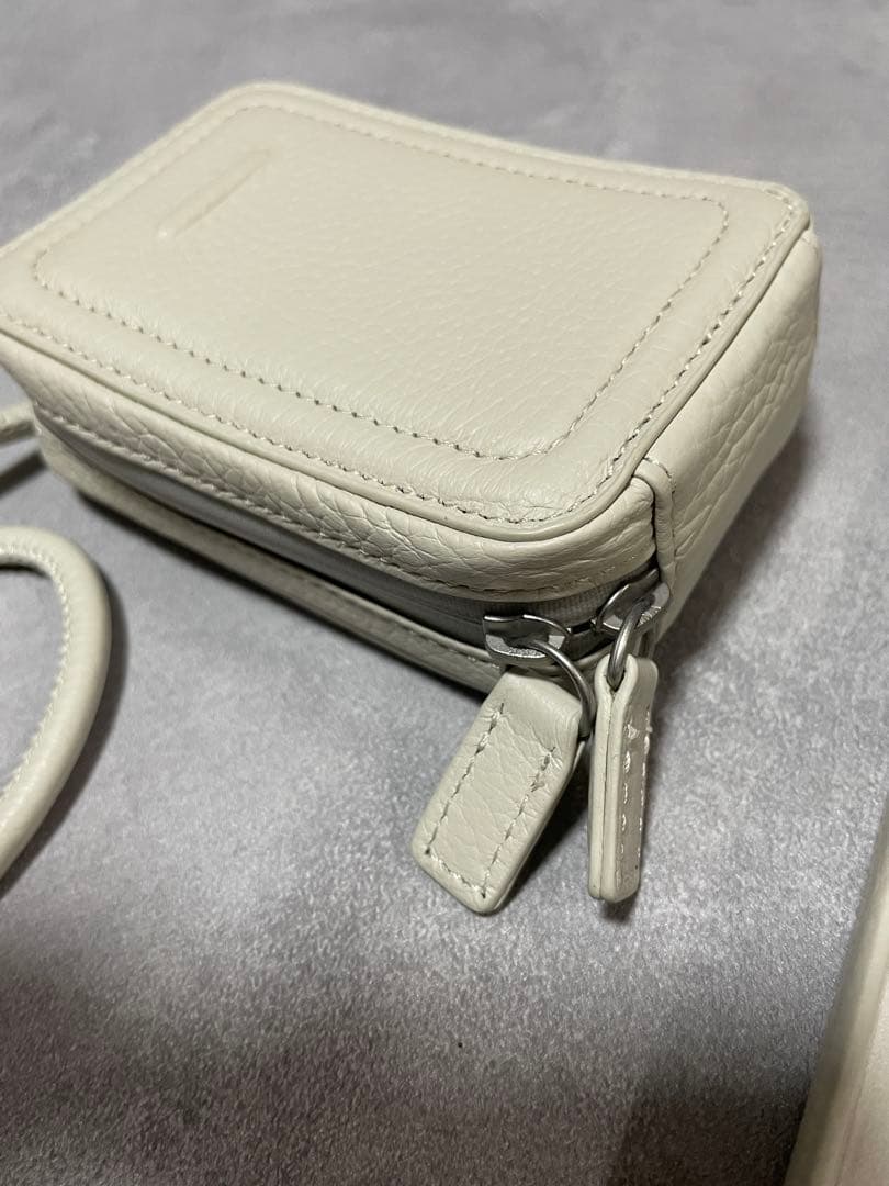 objects.io iPhone16Pro ケース ストラップ付き