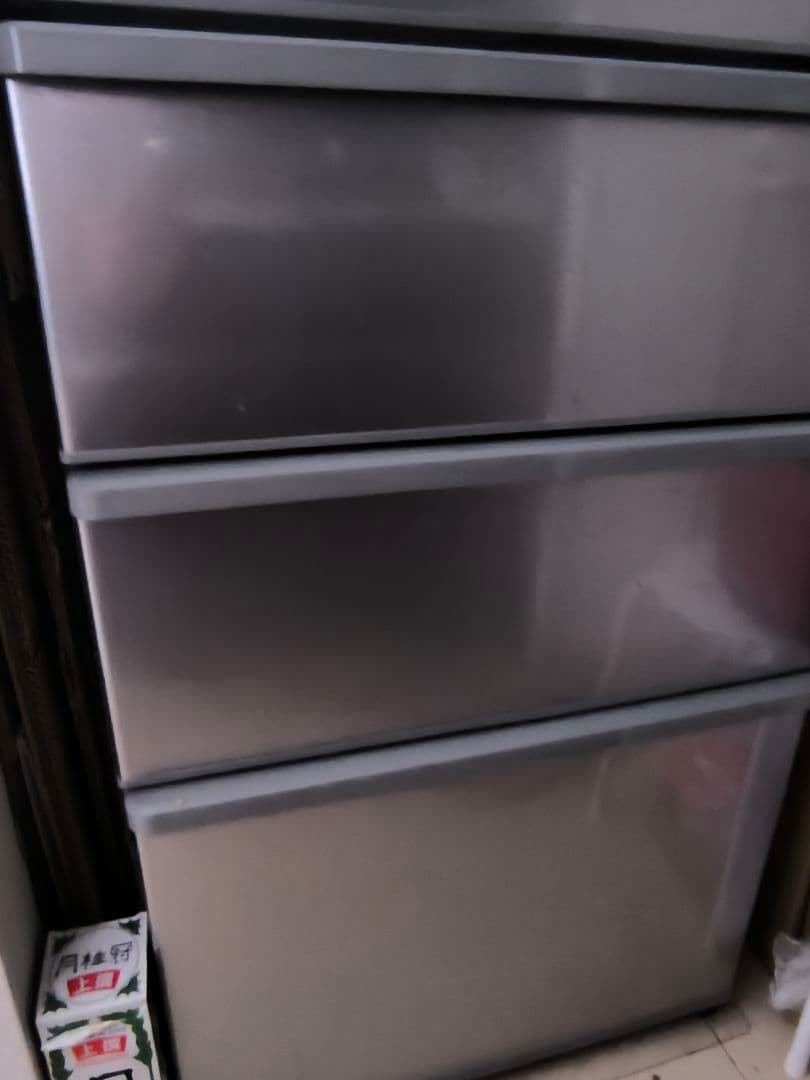 シルバー 4ドア冷蔵庫 大型　21年製　送料込み