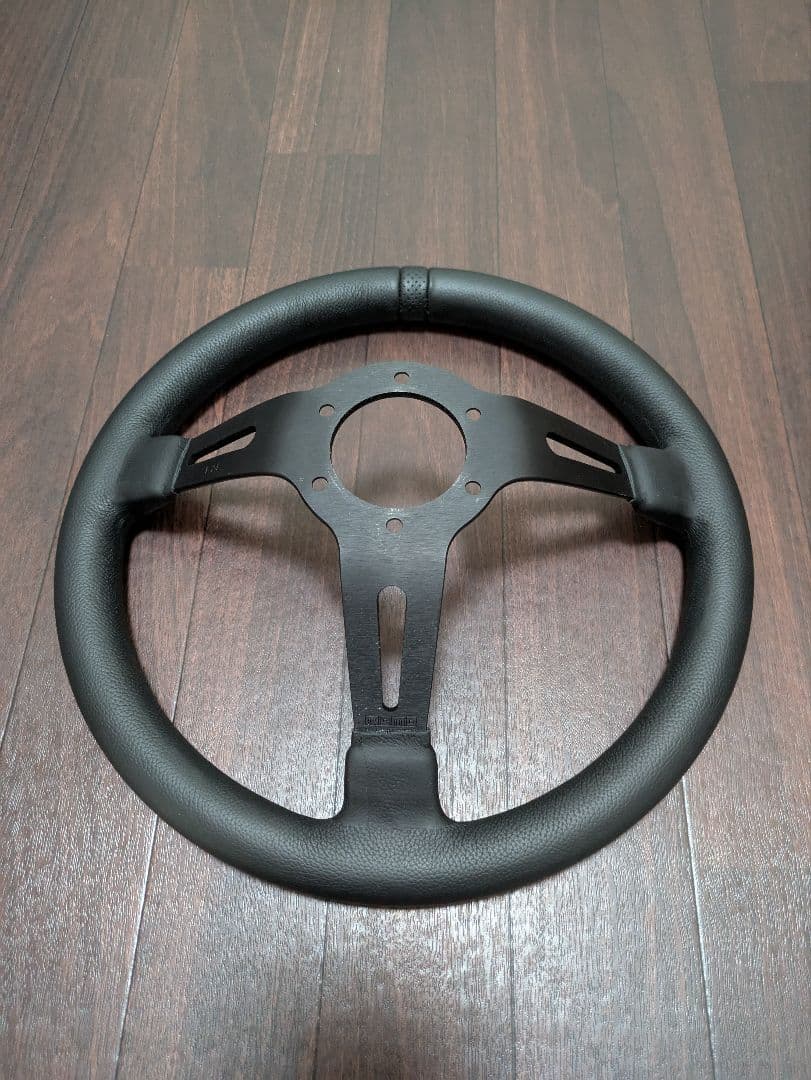 モモ ステアリング 32.8パイ momo