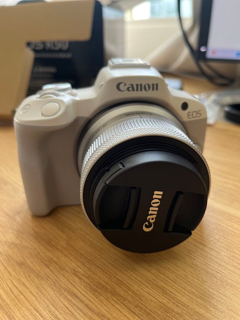 Canon EOS R50ミラーレス一眼 ホワイト 18-45mm レンズ付き