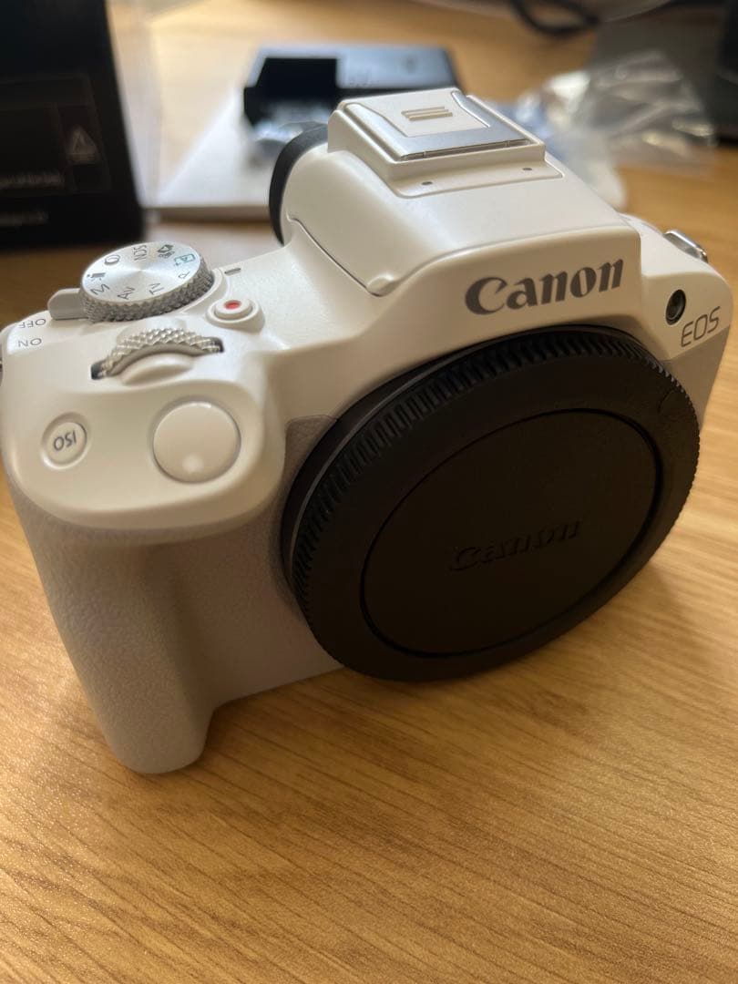 Canon EOS R50ミラーレス一眼 ホワイト 18-45mm レンズ付き