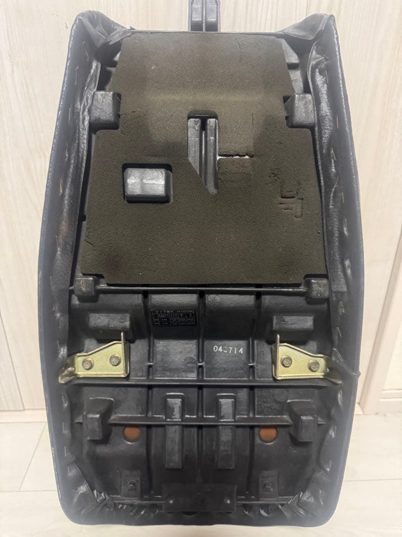 ゼファー750 純正シート