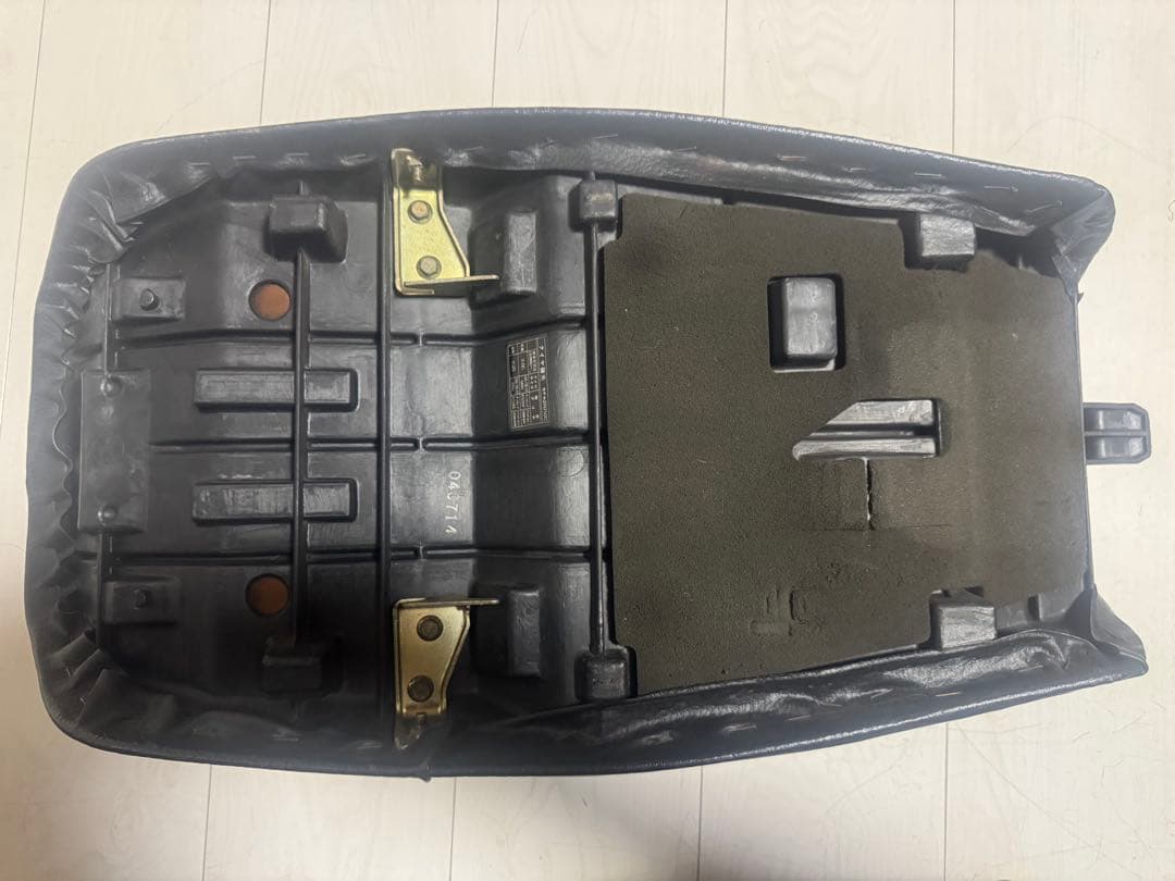 ゼファー750 純正シート