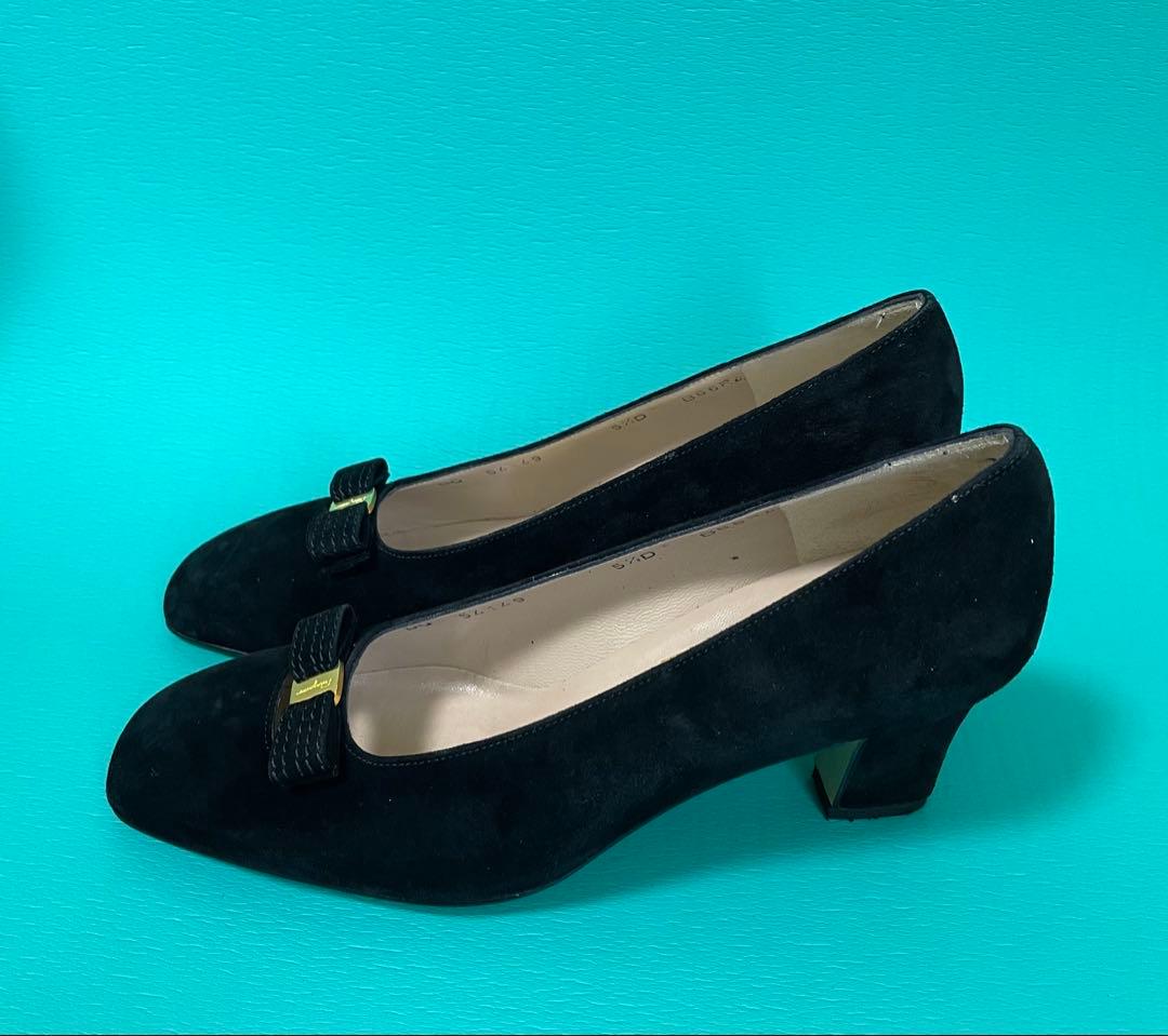 Ferragamo 黒 スエード パンプス