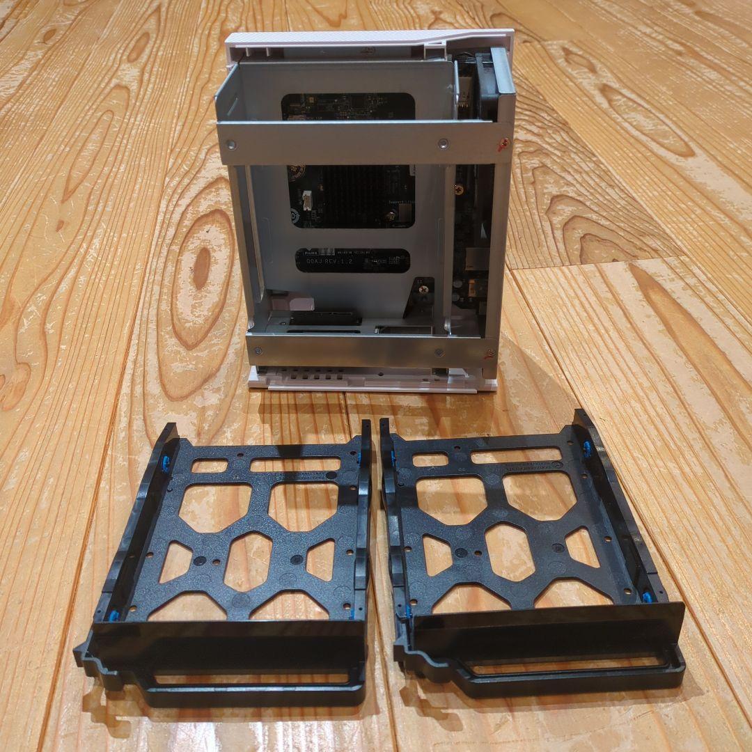 QNAP TS-233 NAS ホワイト 約1年使用　美品