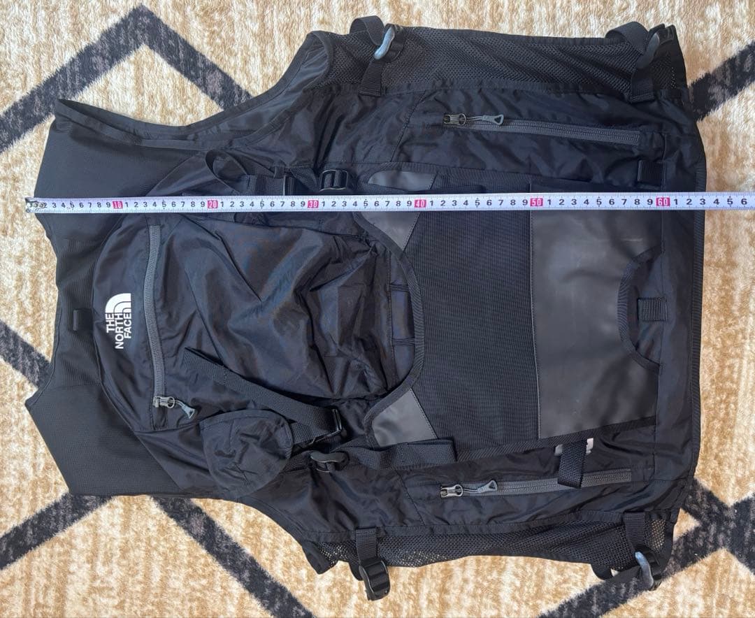 貴重なMサイズ•ノースフェイス・パウダーガイドベスト・重さ1.1kg