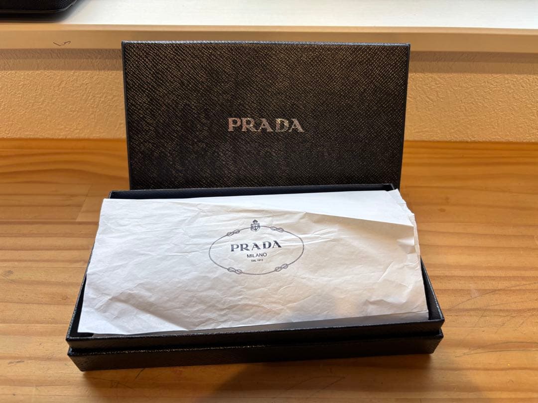 新年セールPRADA サフィアーノレザー 長財布 ブラック
